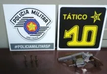 Mulher é presa depois de atirar na rua por suspeita de traição