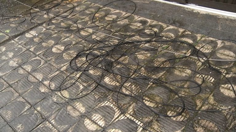 Caminhão arrebenta fiação e causa transtornos em São Vicente