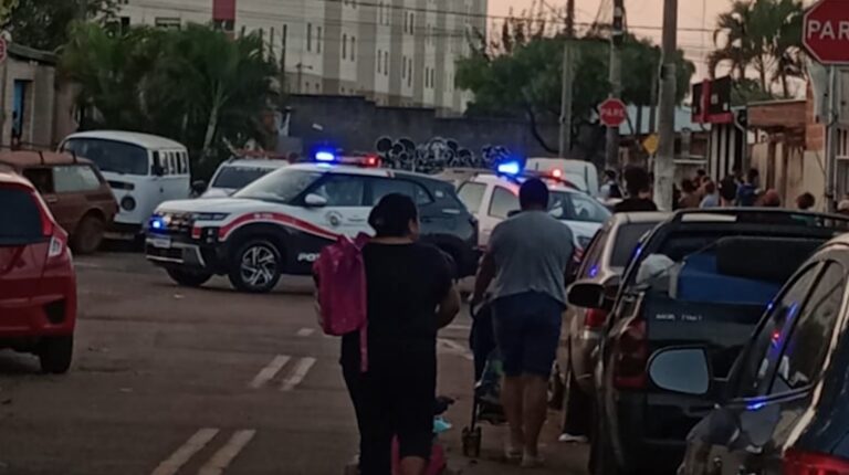 AGORA: Homem não aceita divórcio, mata mulher a facadas e tira a própria vida em seguida