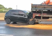 Engavetamento entre veículos e caminhão deixa uma pessoa ferida na Rodovia Cândido Portinari, em Franca