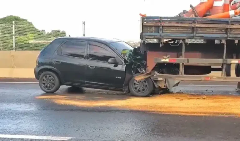 Engavetamento entre veículos e caminhão deixa uma pessoa ferida na Rodovia Cândido Portinari, em Franca