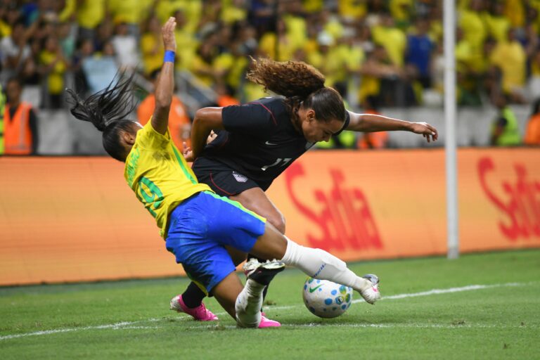 Seleção Feminina perde para EUA em amistoso com recorde de público em Fortaleza