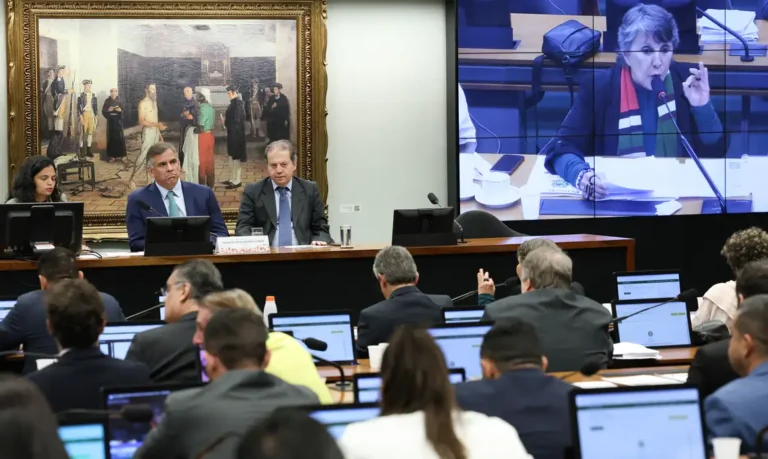 Comissão da Câmara aprova proposta que reduz maioridade penal para 16 anos