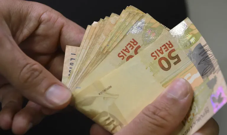 Salário mínimo ideal deveria chegar a R$ 8 mil