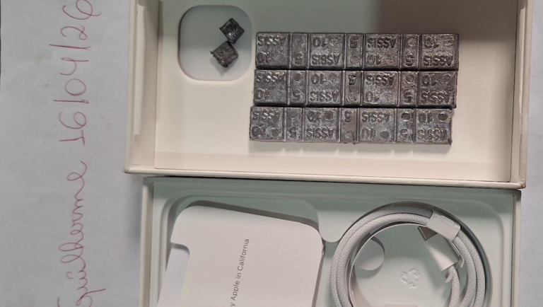 Mulher compra celular de R$5 mil e recebe pedras no lugar do telefone