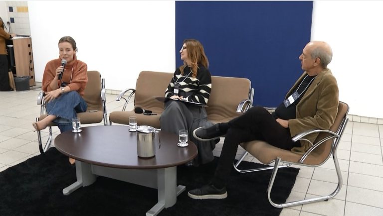 Juliane Salvan participa de mesa-redonda na Unisantos