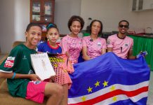 Mãe do goleiro Vozinha consegue visto para ir à Copa do Mundo