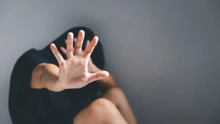 Governo inclui estupro virtual no Ligue 180 após alta nos casos de violência na internet