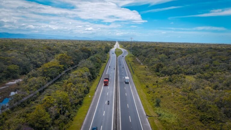 Aproximadamente 1 milhão de veículos devem passar pelas rodovias do litoral