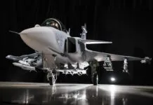 Brasil anuncia compra de mais 20 caças Gripen apesar de corte na Defesa
