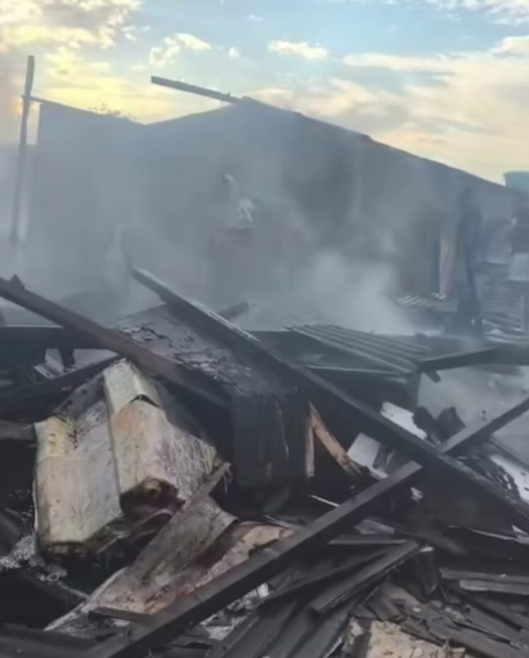 Incêndio destrói 10 casas na  Vila dos Pescadores, em Cubatão; VÍDEO