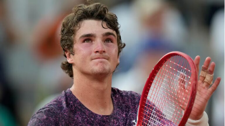 Fim do sonho em Paris: João Fonseca é superado por Mensik e se despede de Roland Garros nas quartas