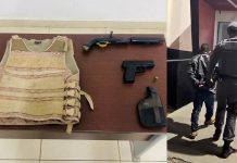 Homem é preso após ameaçar ex-companheira e guardar arma em ferro-velho