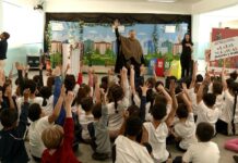 Escola de Santos recebe apresentação sobre educação ambiental