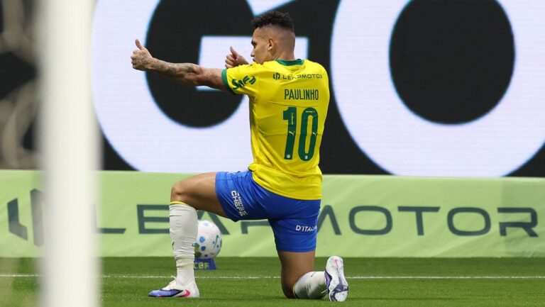 Palmeiras vence Chapecoense e amplia vantagem na liderança