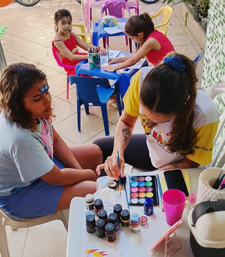 Semana Mundial do Brincar mobilizou famílias em Guarujá