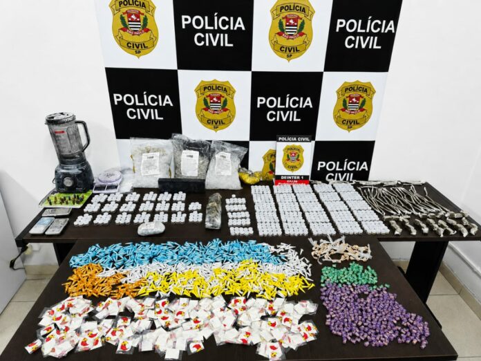 Polícia Civil apreende mais de 2,5 mil porções de drogas em apartamento usado como depósito do tráfico em Pindamonhangaba