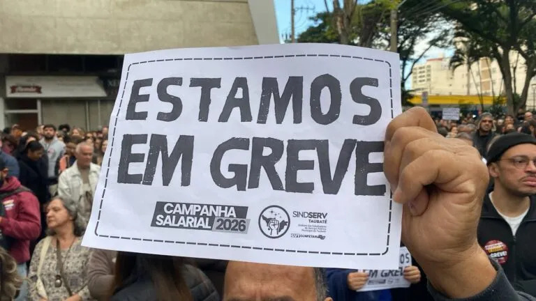 Justiça obriga manutenção de 70% dos servidores em greve e marca conciliação entre Prefeitura e sindicato em Taubaté