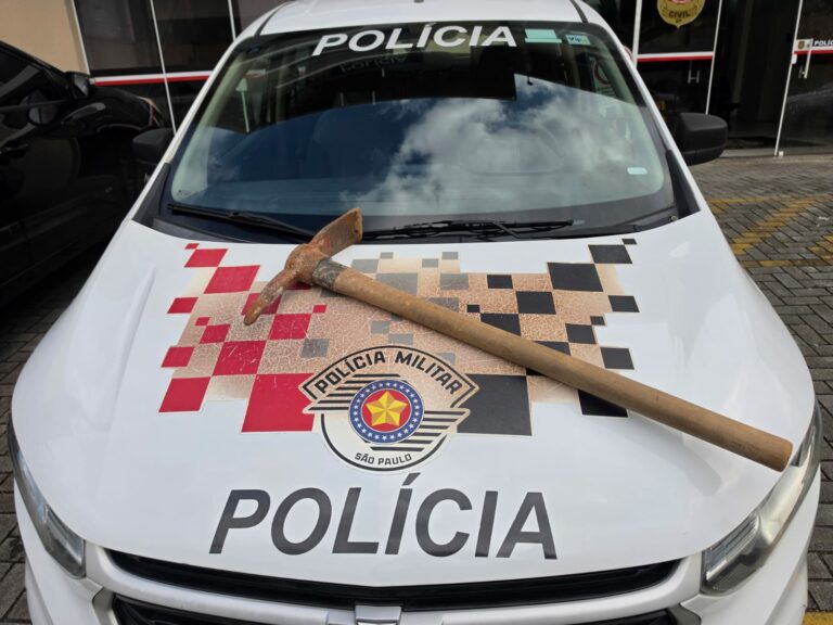 Homem é preso após ameaçar companheira com picareta na zona norte de São José