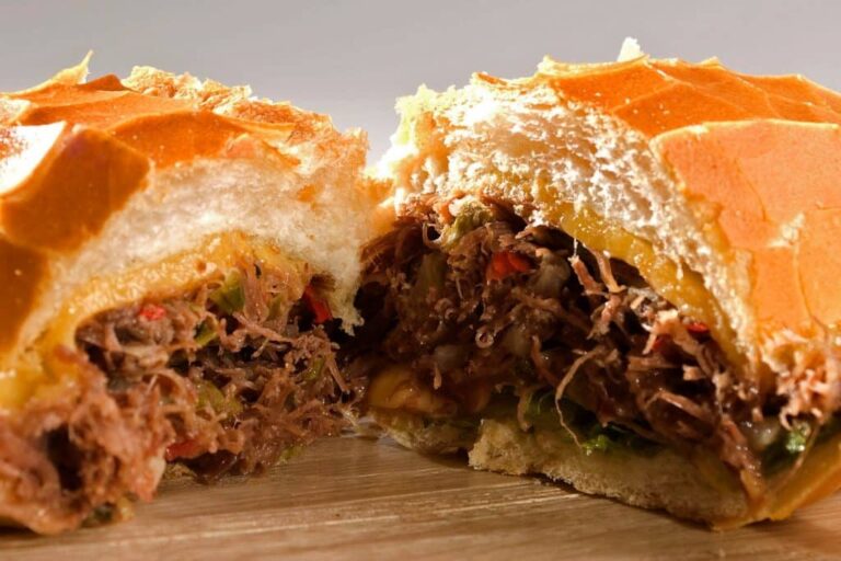 ThaComTudo: Confira uma receita deliciosa de Lanche de Carne Louca