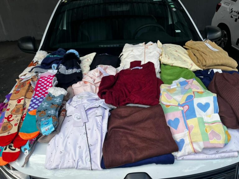 Casal é preso após tentar furtar 48 peças de roupa em loja no Centro de São José