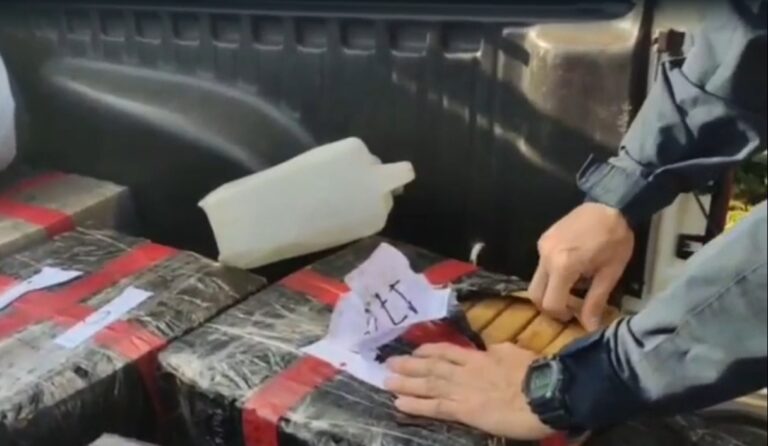 PRF apreende cerca de 250 kg de maconha após acidente na Dutra, em Caçapava