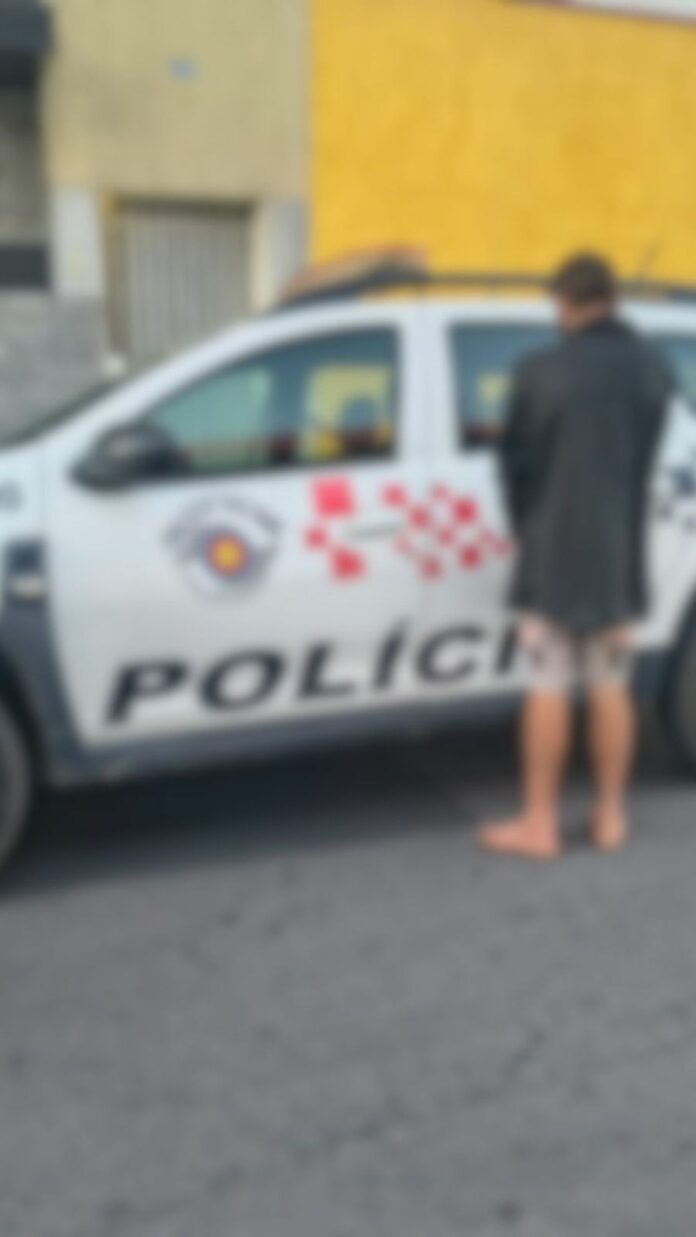 Homem é preso por furto de celular minutos após deixar delegacia em Caçapava