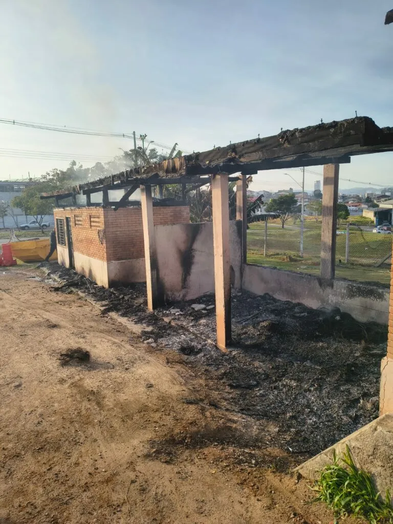 Incêndio atinge PEV de São José