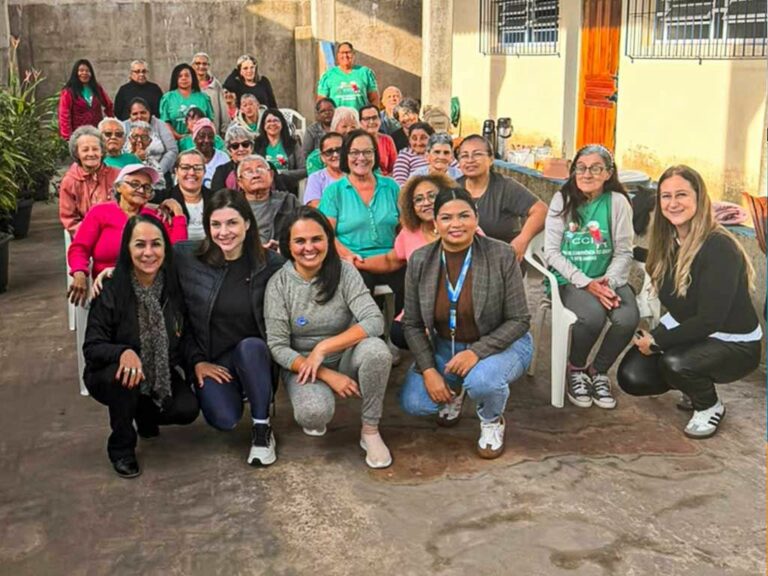 Sete Barras oferece aulas de yoga para idosos no CCI