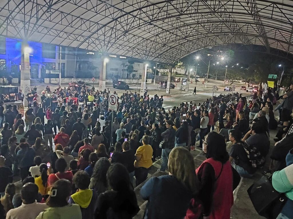 Greve dos servidores de Taubaté continua após reunião sem acordo; nova negociação está prevista para esta quarta (10)