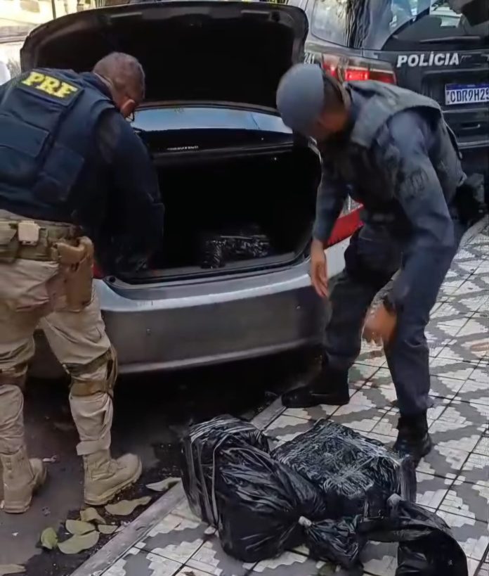 Perseguição na Dutra termina com apreensão de 102 kg de cocaína e recuperação de carro furtado em Taubaté