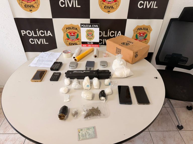 Mulher é presa em flagrante durante apreensão de drogas no Centro de São Vicente