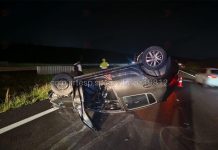 Carro capota após colisão com carreta e causa congestionamento em rodovia de Taubaté