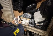 PRF apreende cerca de 2,2 mil pares de calçados com indícios de falsificação em Lorena