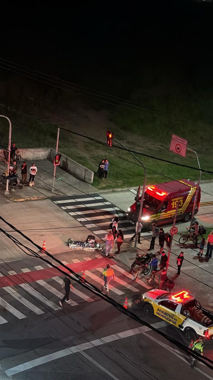 Motociclista morre após colisão com ônibus em São José