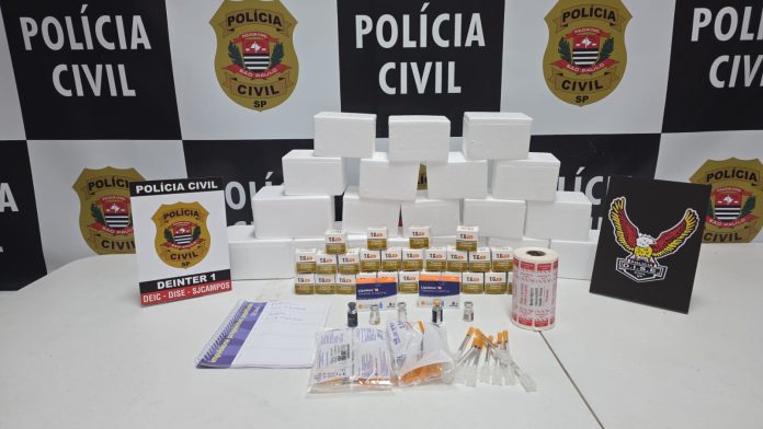 Mulher é presa por vender remédios para emagrecimento em São José Mulher é presa por vender remédios para emagrecimento em São José
