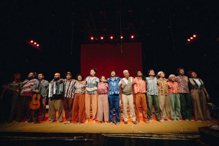 Feverestival abre 19ª edição com espetáculo Restinga de Canudos no Teatro Castro Mendes na sexta, 26