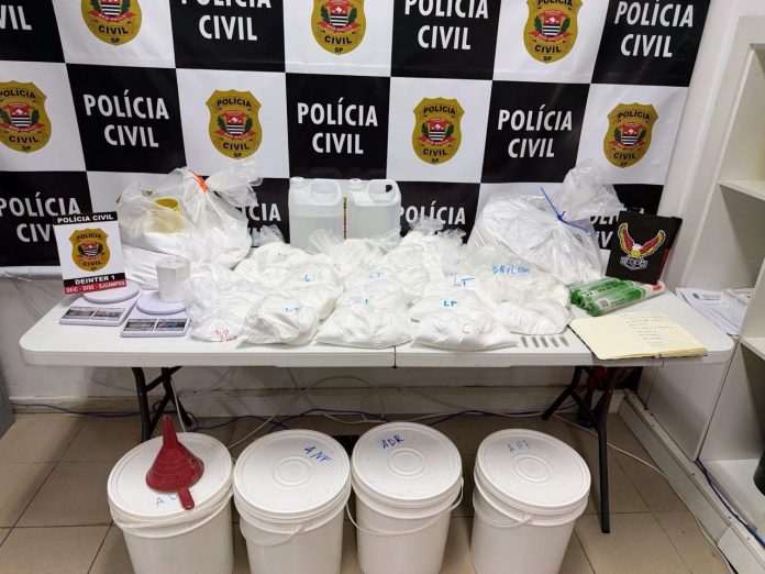 DEIC apreende laboratório de drogas avaliado em cerca de R$ 500 mil e prende suspeito em São José