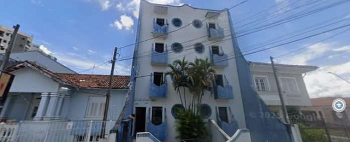 Mulher é encontrada morta dentro de casa e companheiro é procurado por suspeita do crime em Guaratinguetá