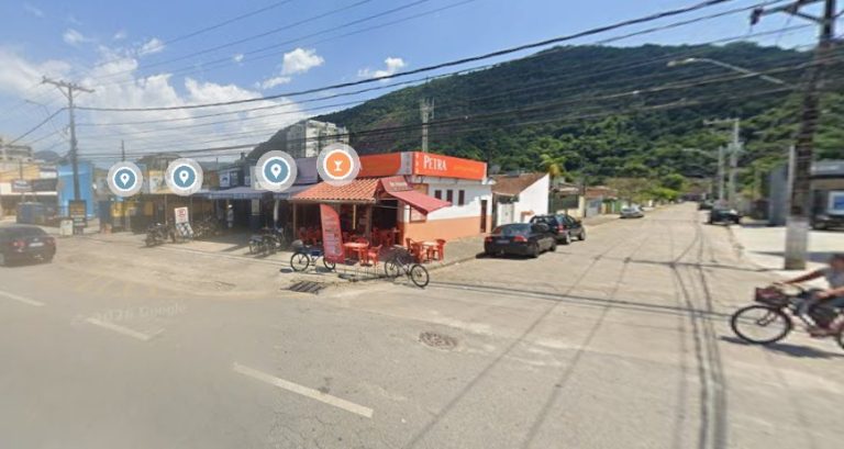 Jovem é baleado na cabeça e mulher fica ferida após ataque em adega de Caraguá; veja VÍDEO
