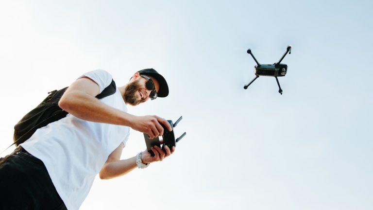 Guararapes abre inscrições para curso gratuito de pilotagem de drones