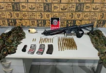 PM apreende menor de idade armado com fuzil durante operação em Bayeux
