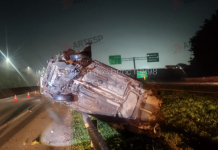 Veículo perde o controle, colide com canaleta e capota em rodovia do litoral de SP