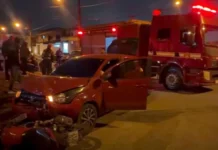 Homem fica ferido após acidente entre carro e moto na Área Continental de São Vicente
