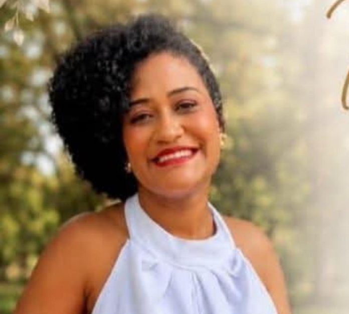 adriane caroline