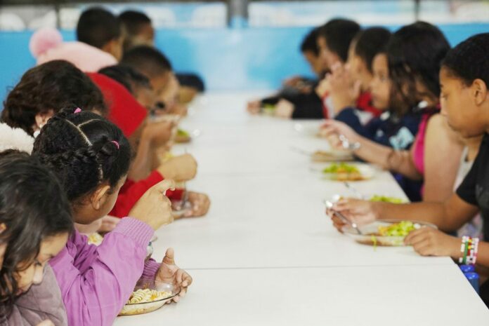 Escolas estaduais de SP abrem inscrições para almoço gratuito durante férias de julho
