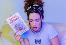 Aquela Miranda lança livro sobre a crise da geração millennial