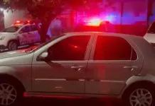 Motorista embriagado atropela dois jovens na calçada e foge sem prestar socorro