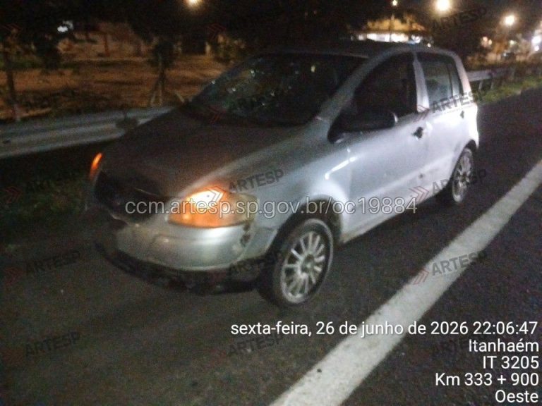 Pedestre morre atropelado por três veículos após pular mureta de rodovia em Itanhaém