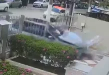 BMW desgovernada invade estacionamento de prédio em Santos e mulher escapa de atropelamento; VÍDEO